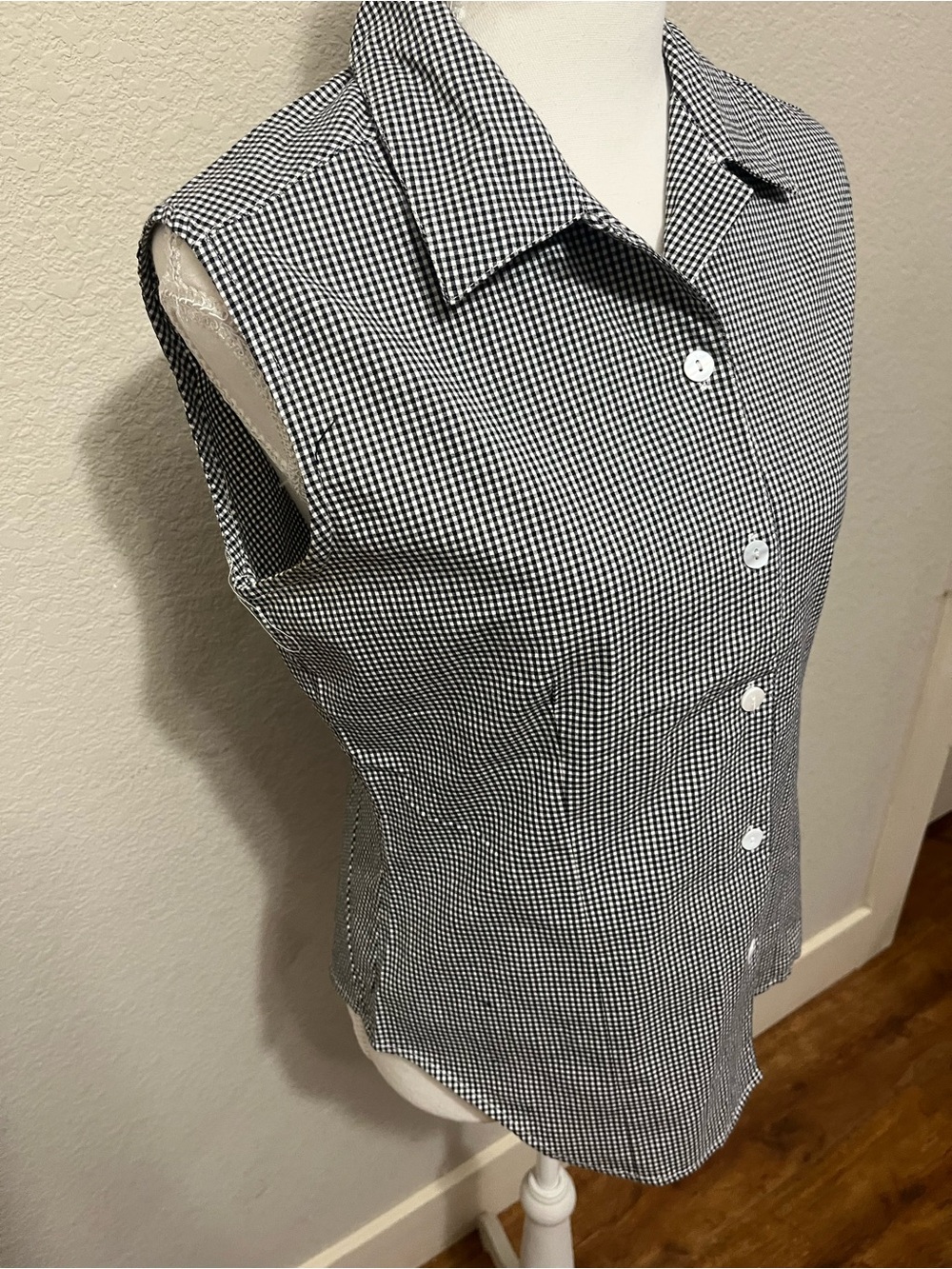 Neiman Marcus Black & White Gingham Sleeveless Button-Down Shirt